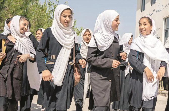 افغانستان:لڑکیوں کی تعلیم اورخواتین کی ملازمت بحال کرنے کی کوشش